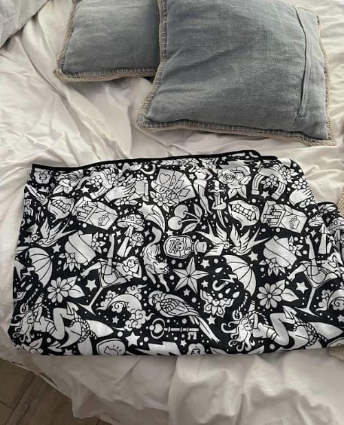 Customer photo review of DIY Drawing Blanket with 24 Colors Markers, Doodle Your Own Blankets, Customizable Washable Paint & Play Blankets for Adults