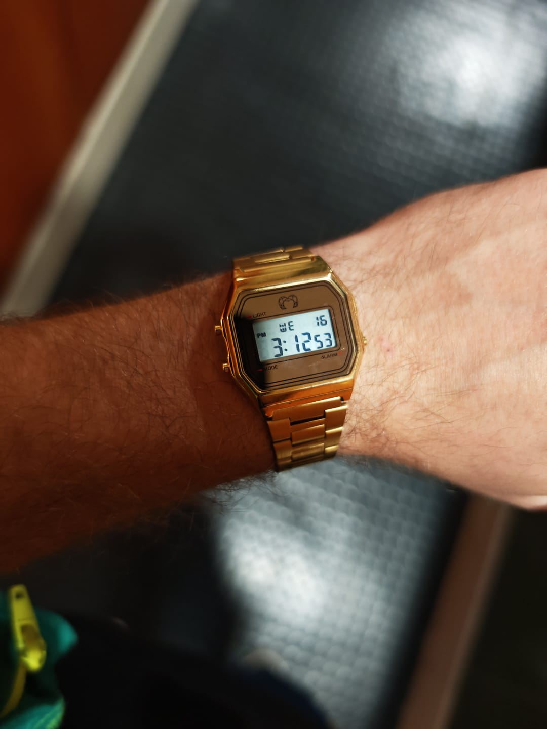 Customer photo review of Reloj Digital Vintage ~ Oro