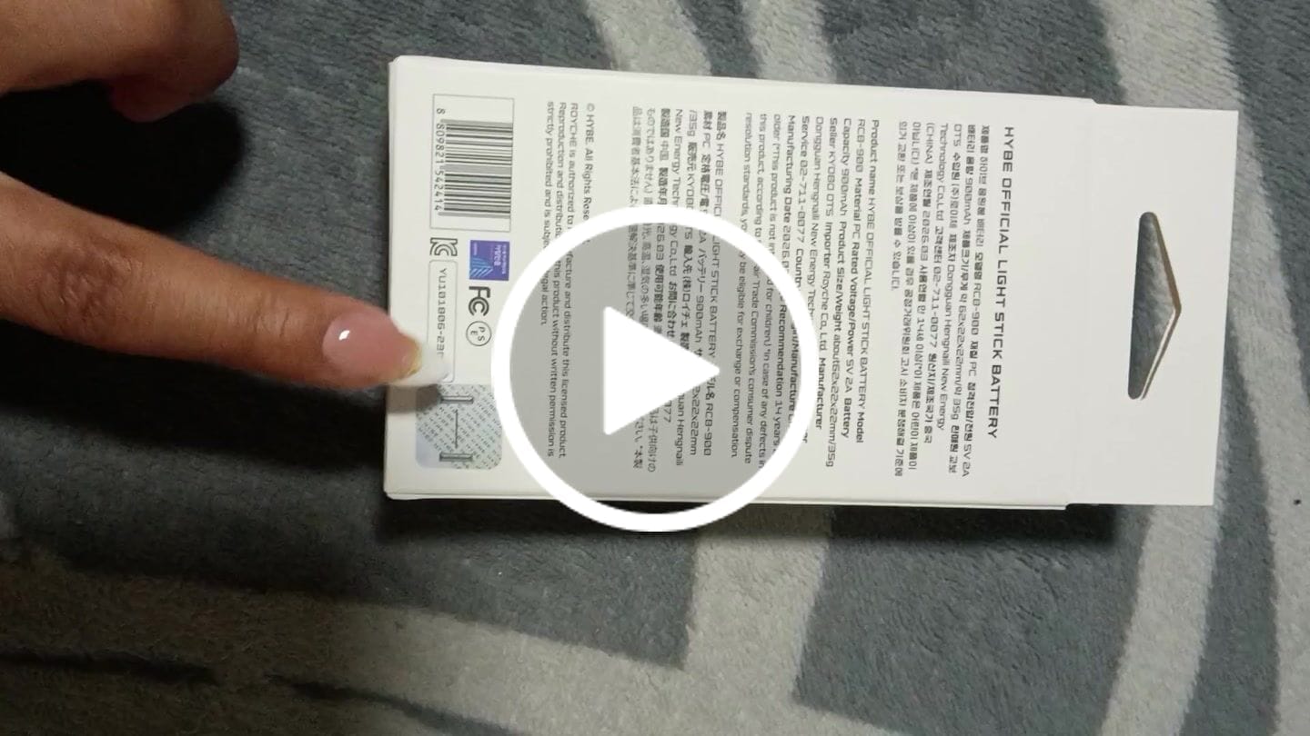 Customer video review of HYBE OFFICIAL LIGHT STICK BATTERY