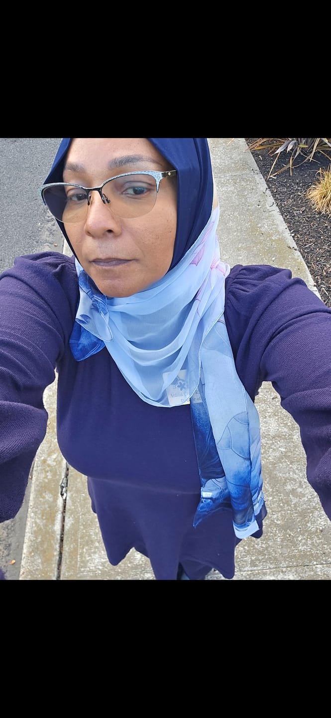 Customer photo review of Lace-Up Linen Abaya Dark Blue