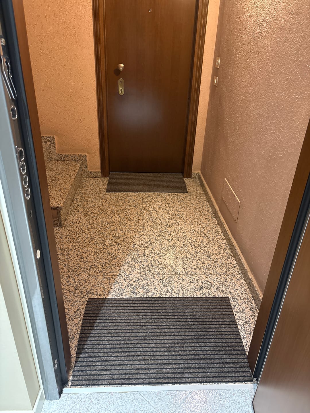 Customer photo review of Passatoia Ingresso al Metro Tappeto Antiscivolo Asciuga passi Monocolore Lavabile per Uso Interno ed Esterno altezza 100 cm vari colori