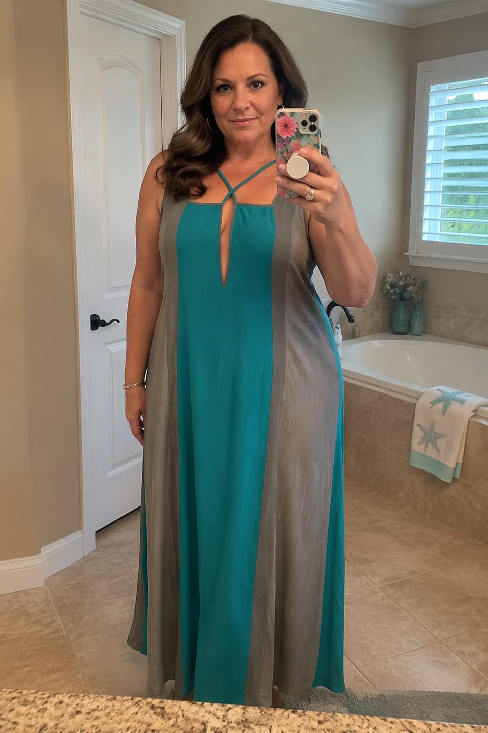 Customer photo review of Cross-Strap Loose Backless Contrast Color Pockets Split-Joint Square-Neck Maxi Dresses
