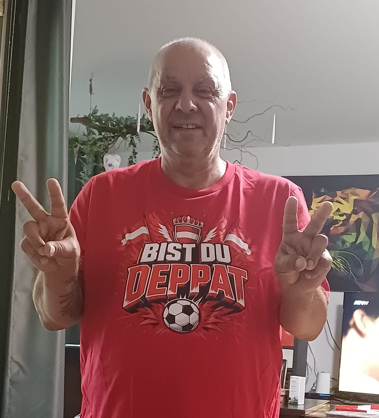 Customer photo review of Bist du deppat! – Österreich Fußball Fan T-Shirt