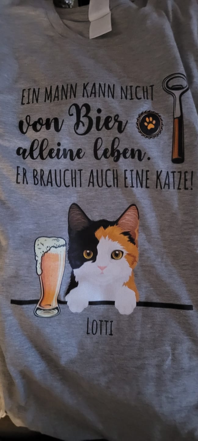 Customer photo review of Personalisiertes T-Shirt - Bier & Miau