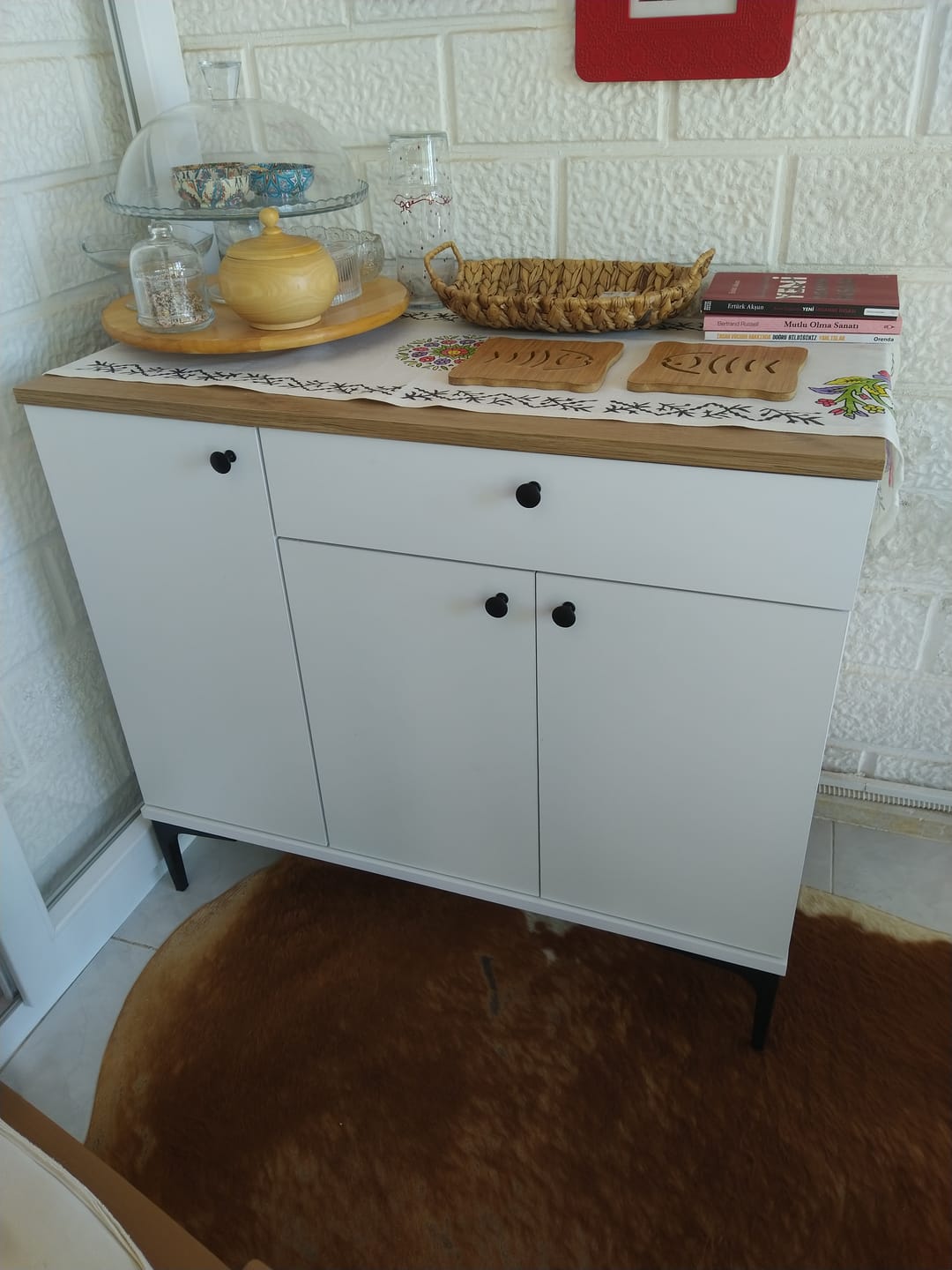 Customer photo review of Rani JE194 Kahve Köşesi Çok Amaçlı Dolap 3 Kapaklı 1 Çekmeceli Kiler Mutfak Dolabı Beyaz - Sepet Ceviz
