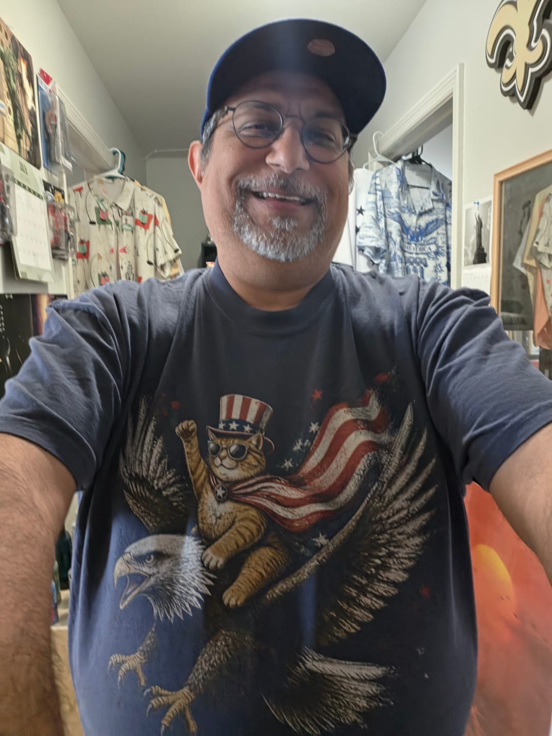 Customer photo review of Furedom T-Shirt