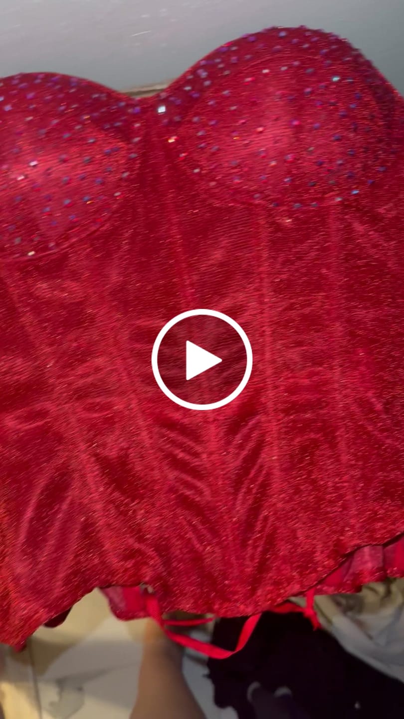Customer video review of Eos Shiny Corset