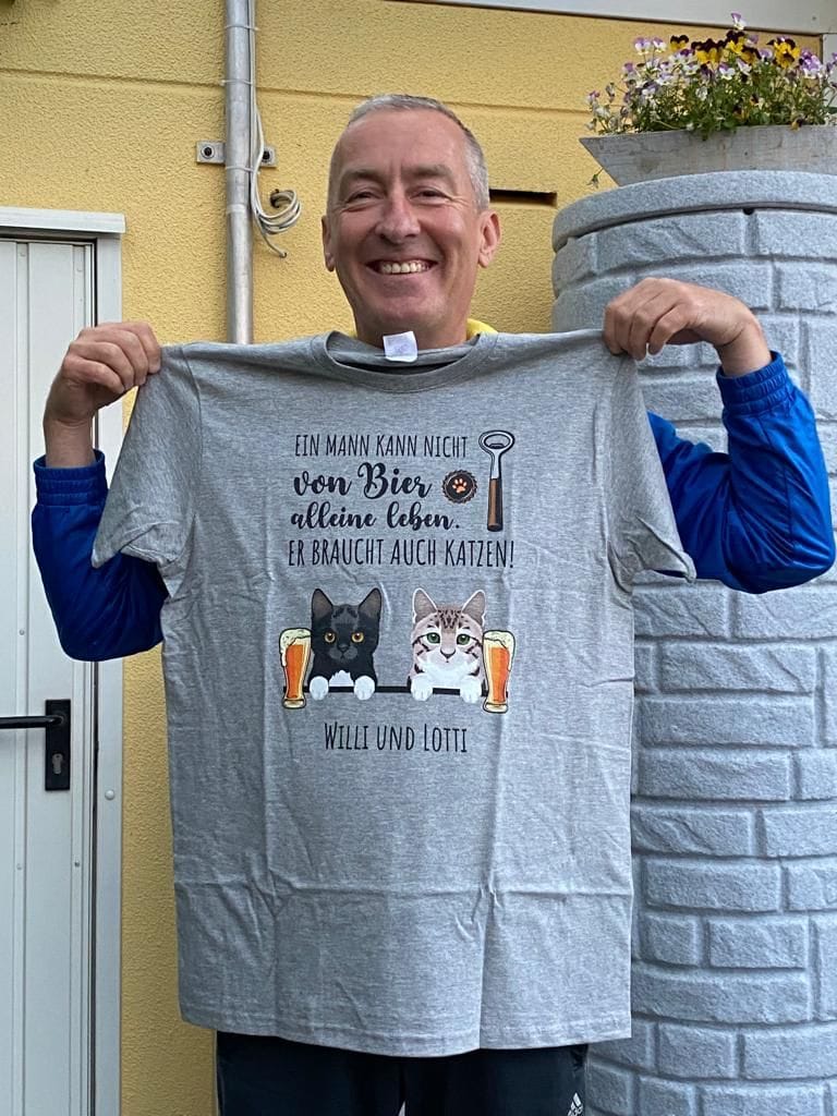 Customer photo review of Personalisiertes T-Shirt - Bier & Miau