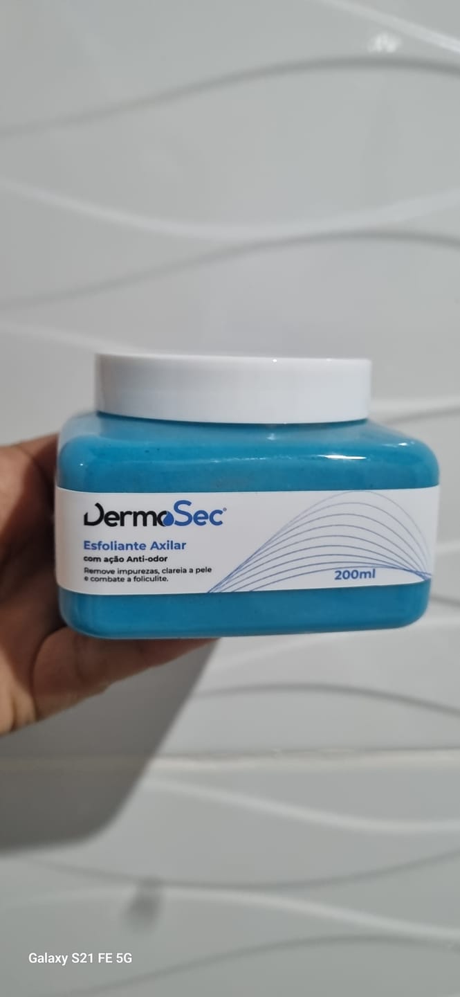 Customer photo review of Esfoliante Axilar - Remove Impurezas, Uniformiza o tom da pele e Combate a Foliculite
