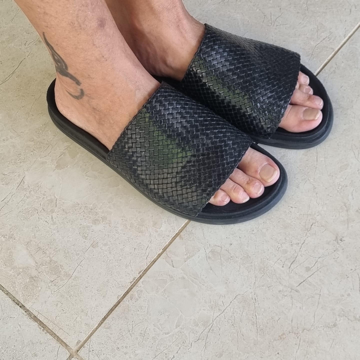 Customer photo review of כפכפי סלייד לנשים Vagabond Effie