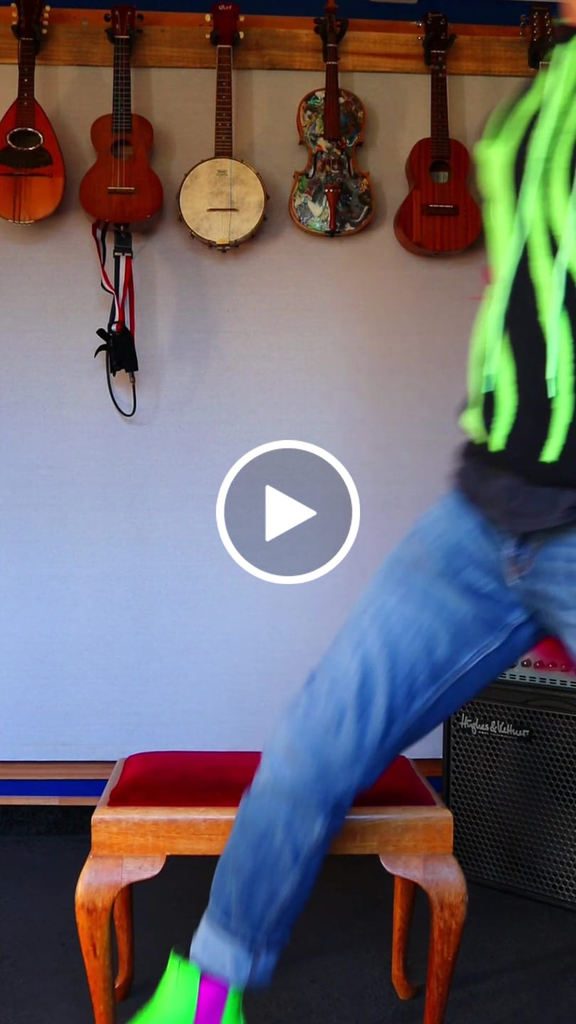 Customer video review of EMERALD | CHELSEA BOOTS - ADULTS