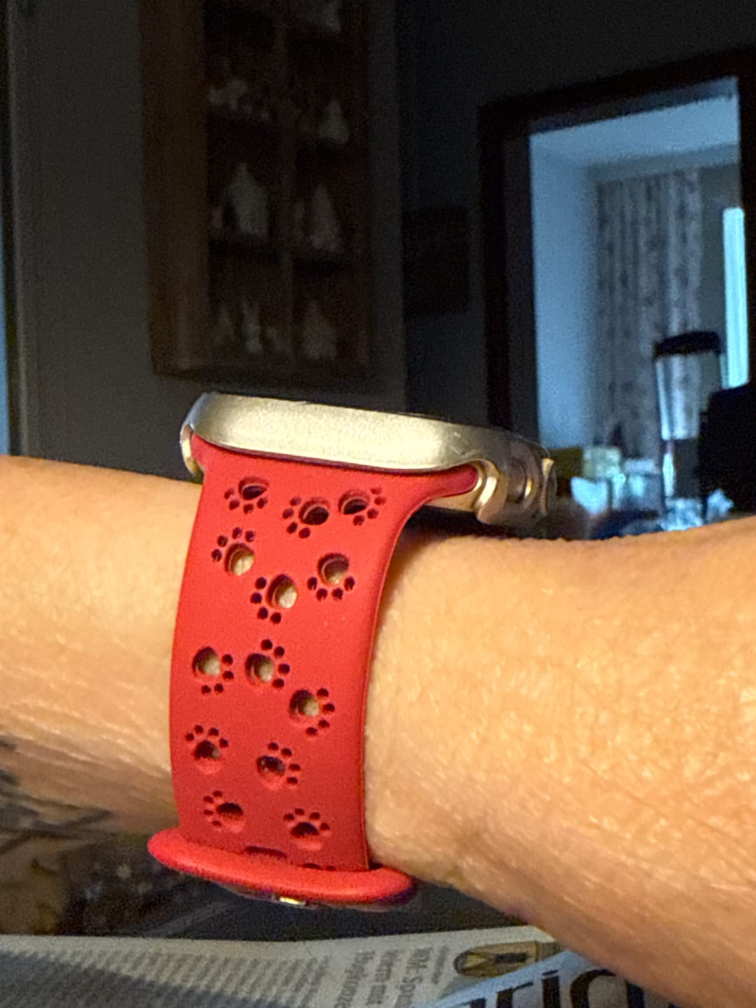 Customer photo review of Apple Watch Silikonband "Pfoten"