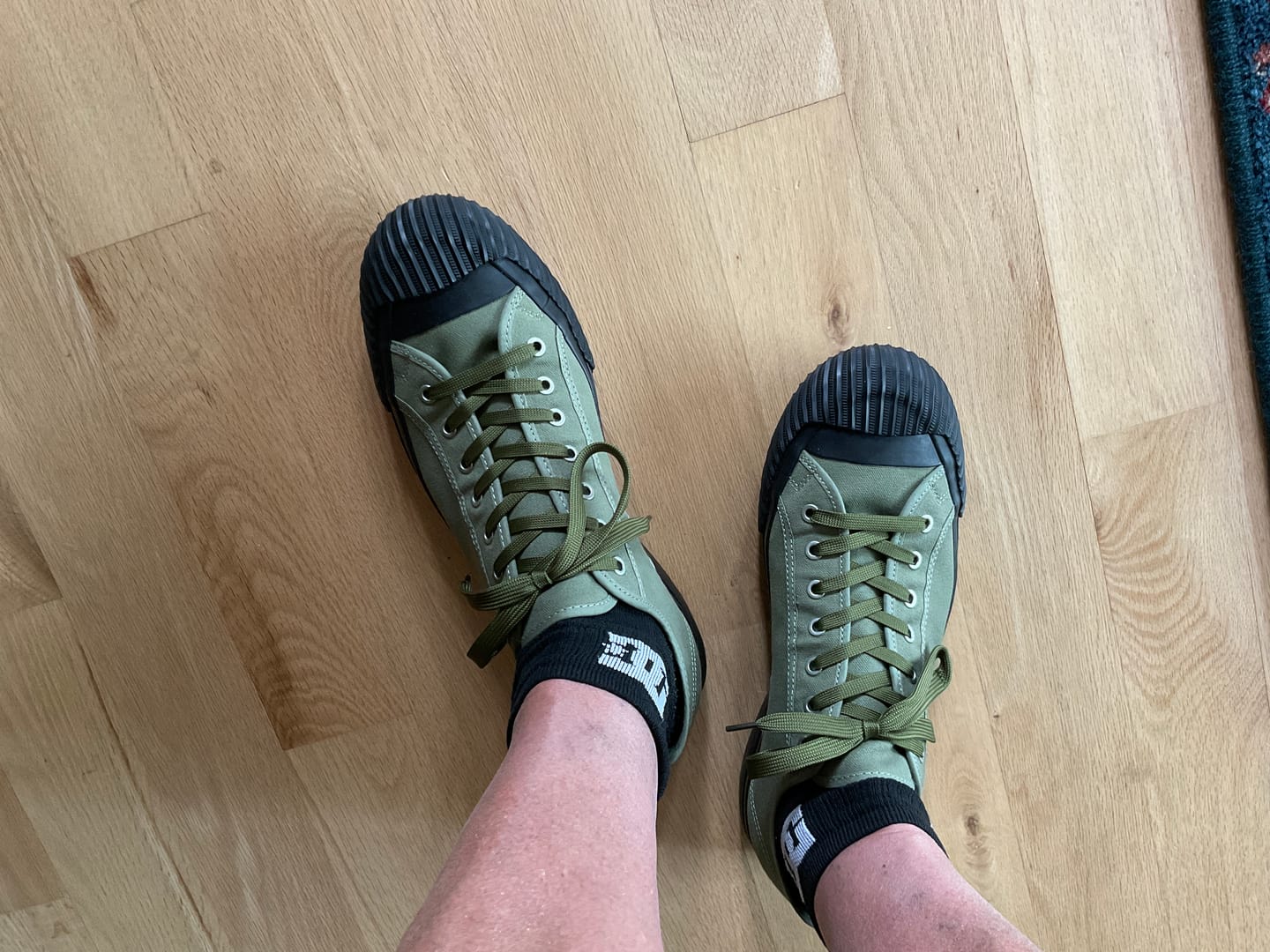 Customer photo review of Grounder Low-Top Olive Green/Black