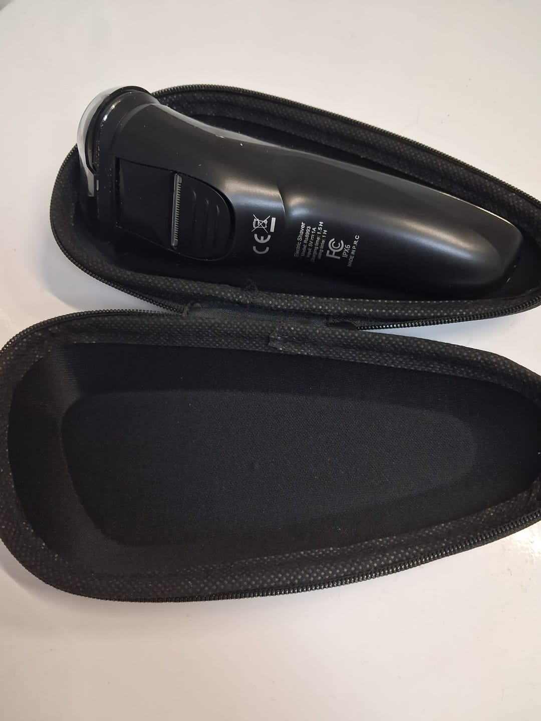 Customer photo review of Rasoir électrique V1 Pro – Lames 4D ultra-précises et tondeuse intégrée pour un rasage net et confortable