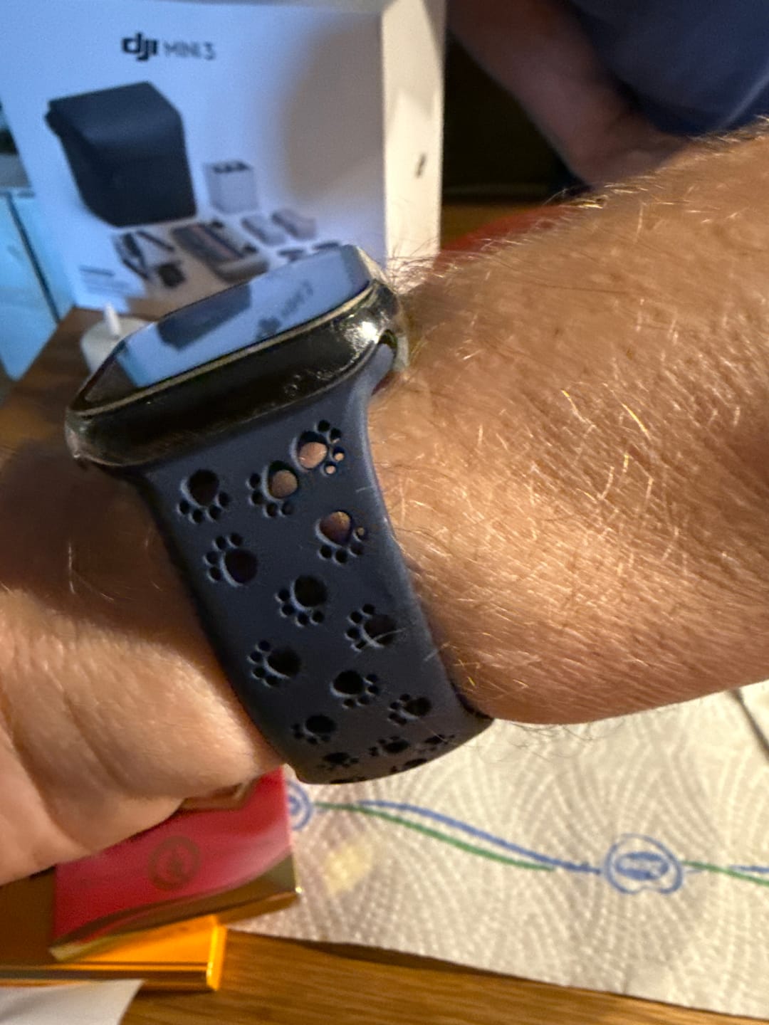 Customer photo review of Apple Watch Silikonband "Pfoten"
