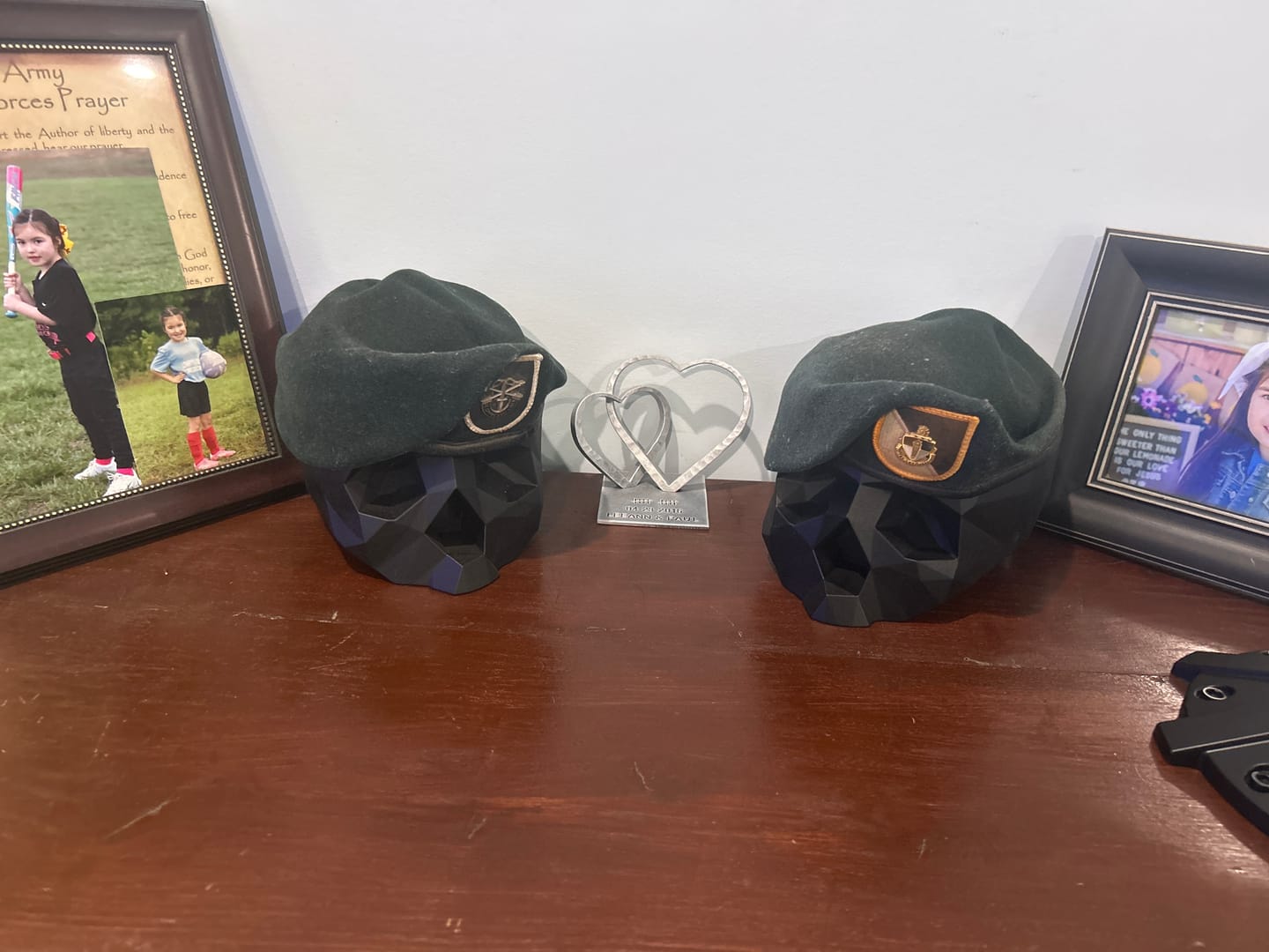 Customer photo review of Black Skull Stand