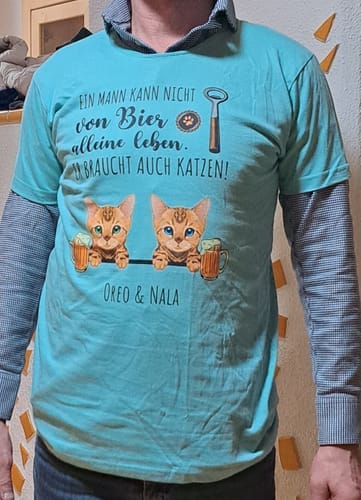 Customer photo review of Personalisiertes T-Shirt - Bier & Miau