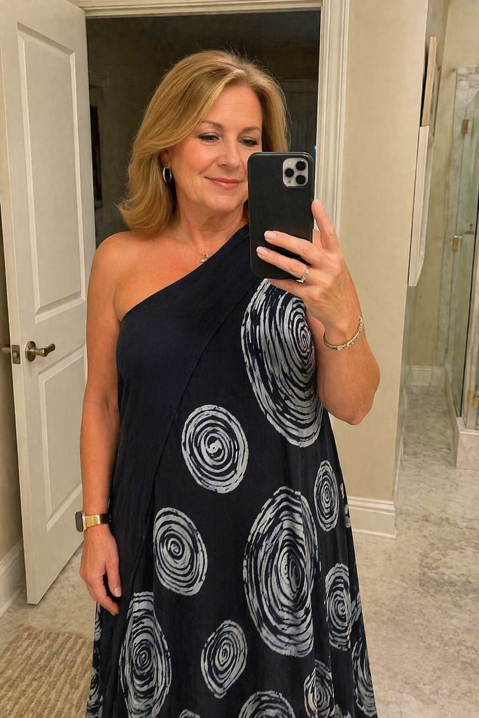 Customer photo review of A-Line Loose Contrast Color Pleated Printed Split-Joint One-Shoulder Maxi Dresses