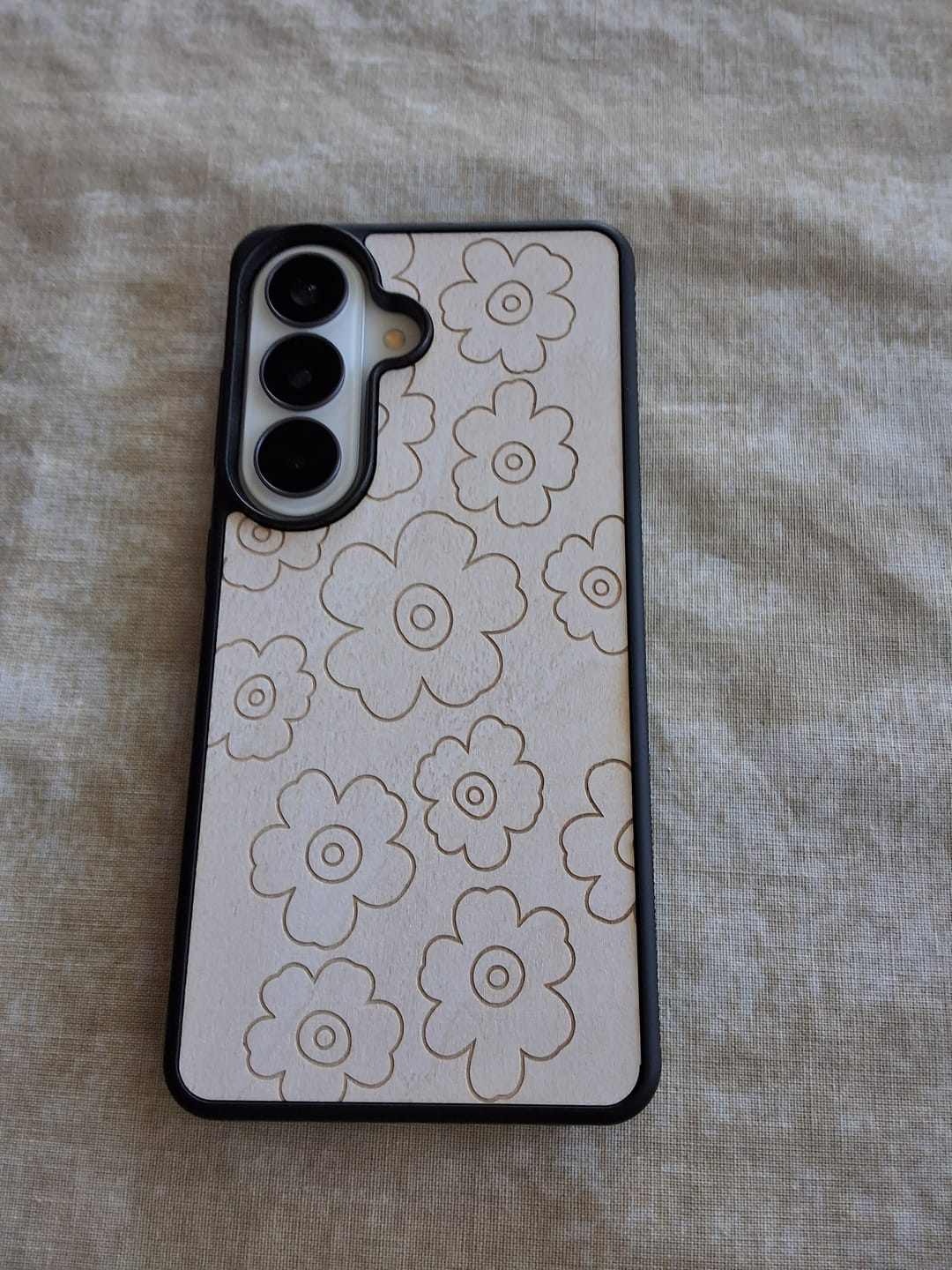 Customer photo review of LUMI – Puhelimen kuoret vaaleasta koivusta