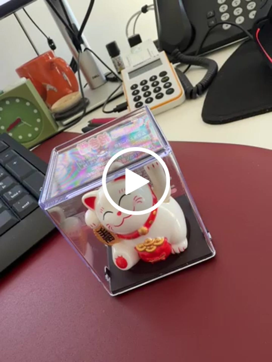 Customer video review of Bewegliche Maneki Neko Katze mit Solarenergie - Glück