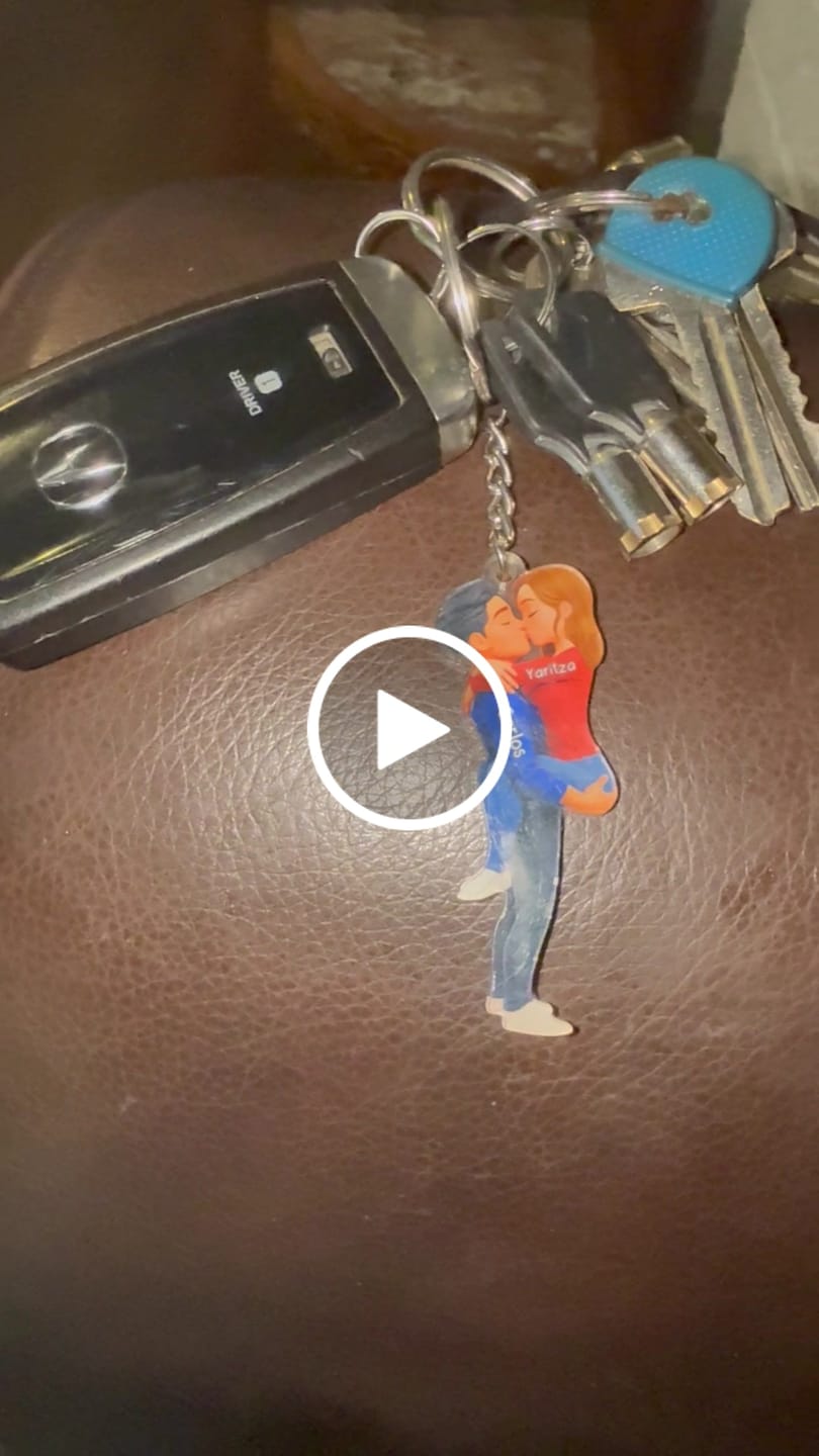 Customer video review of Kissing Couple - Personalized Keychain, Gift for Couple