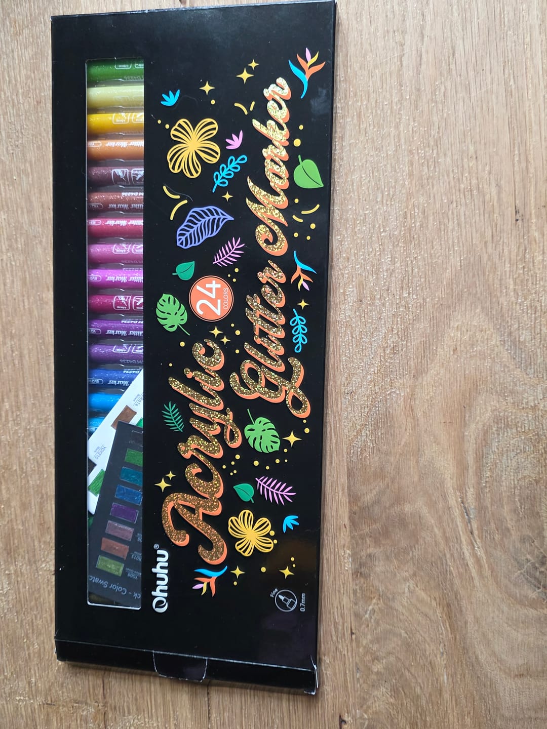 Customer photo review of Ohuhu Acrylic Metallic Glitter Markers, 24 Colors - 0.7mm & 3mm Tip Paint Pens