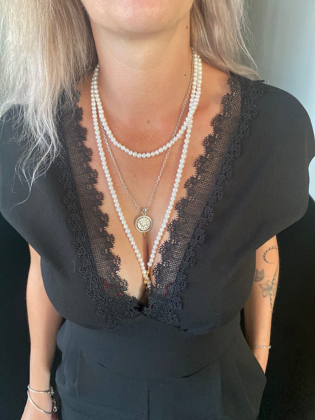 Customer photo review of Collier Perle Blanche