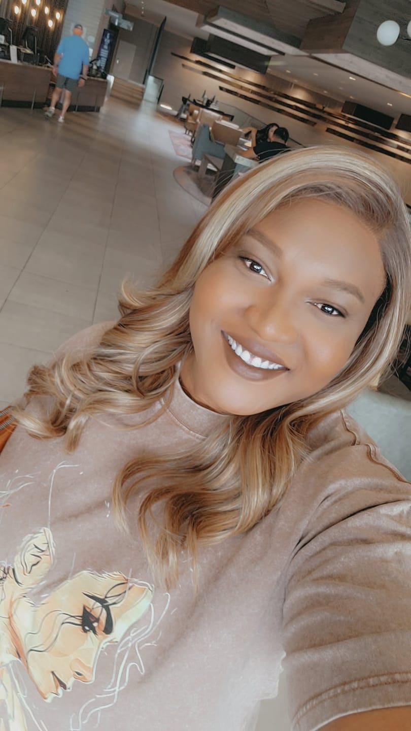 Customer photo review of Outre Perfect Hairline On Vybes Glueless HD 13x6 Lace Frontal Wig - ONVYBE 15
