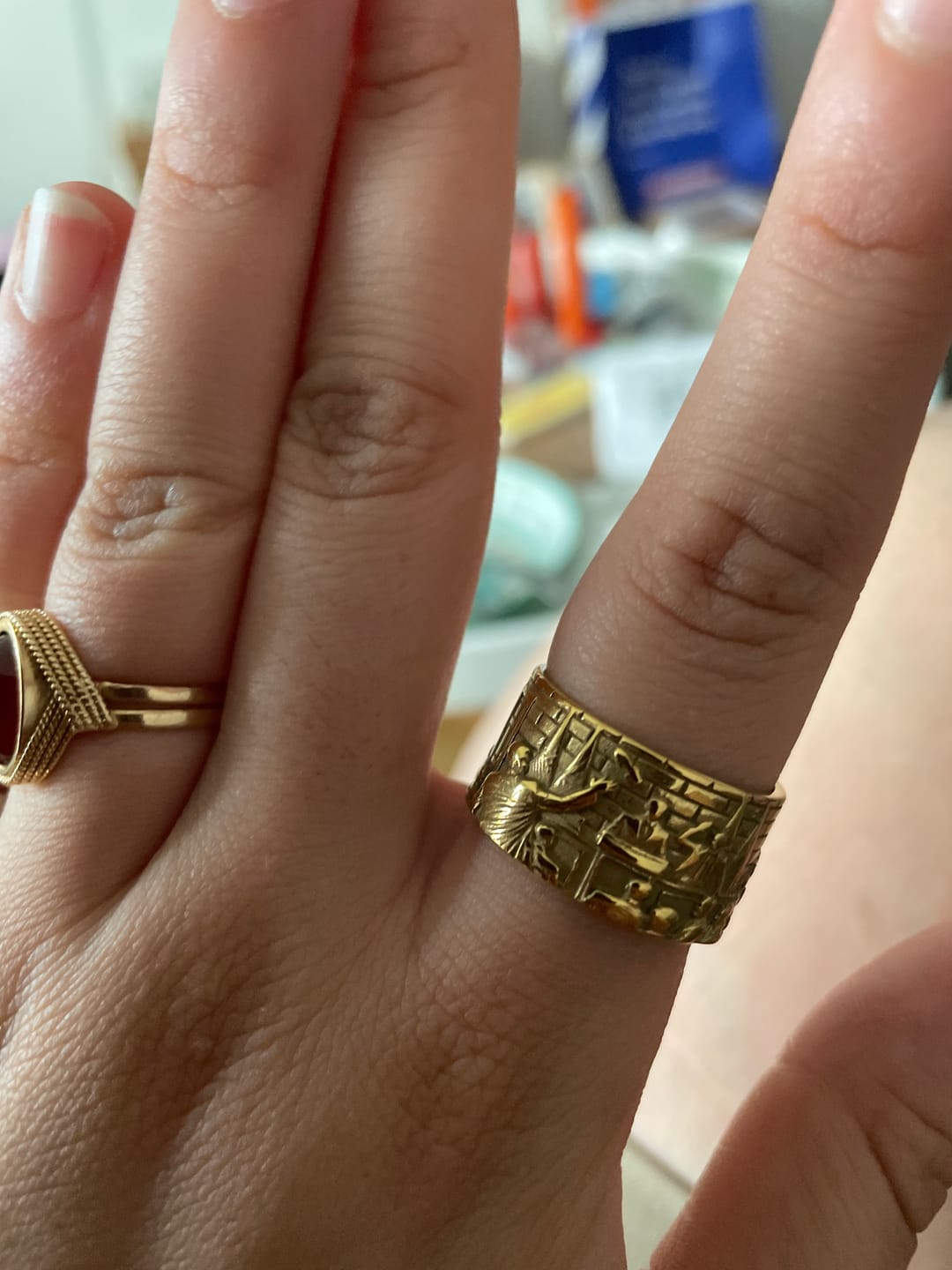 Customer photo review of "Farewell Kiss" Ring - Plated in 18K GOLD Stainless Steel
