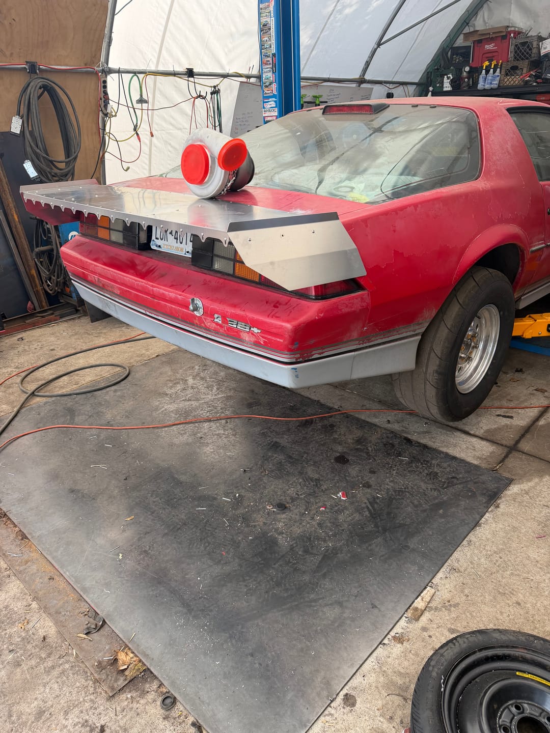 Customer photo review of 1982-92 Chevy Camaro Aluminum 15" Strutless Drag Wing 31-170