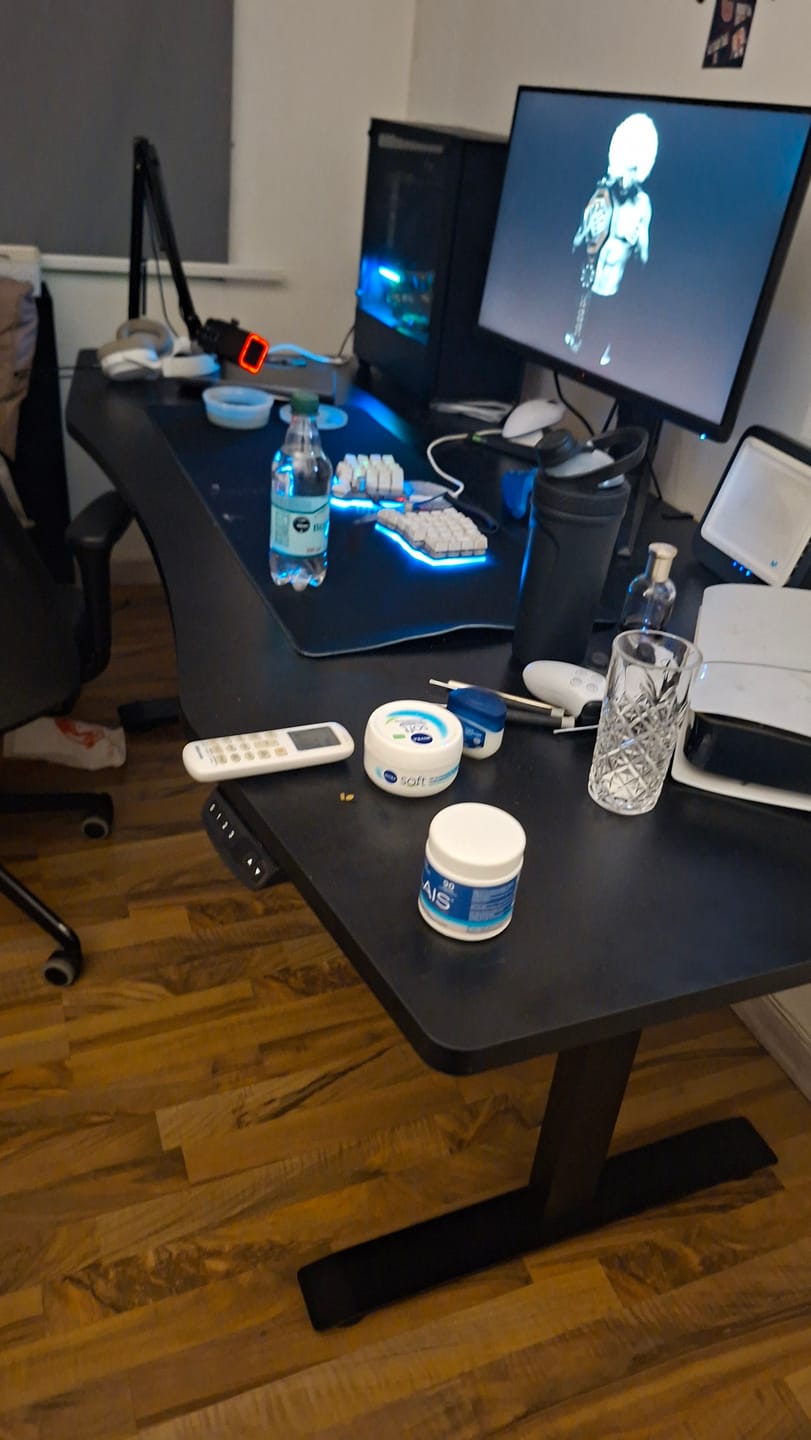 Customer photo review of Standing Curved Desk 1.80 x 80 cm