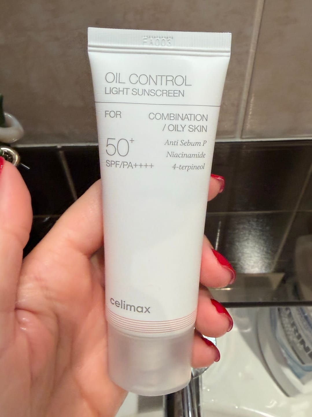 Customer photo review of Sebumu regulējošs gaisīgs saules aizsargkrēms Celimax Oil Control Light Sunscreen SPF50+PA++++