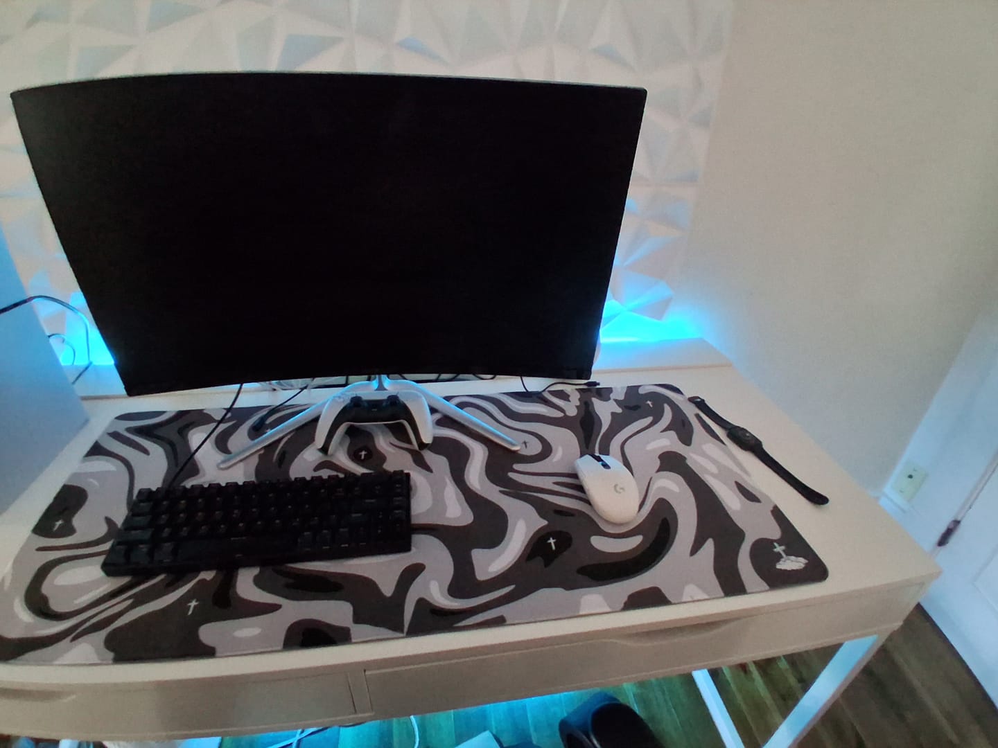 Customer photo review of Black Liquid Mousepad