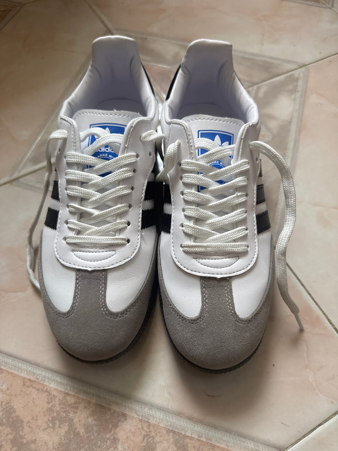 Customer photo review of Tenis Smb Blanco Negro Gris