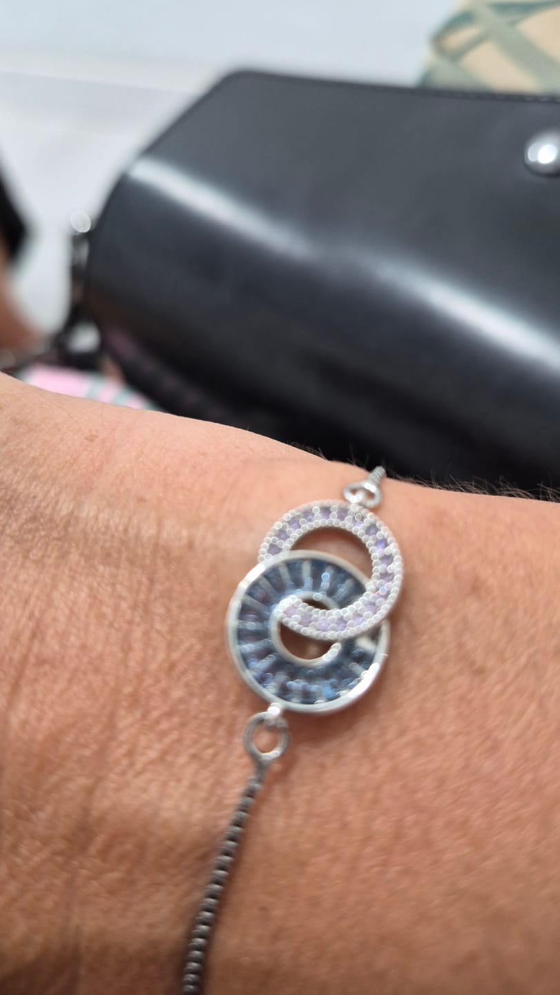 Customer photo review of Pulsera de piedra natal "Vínculo Inquebrantable"