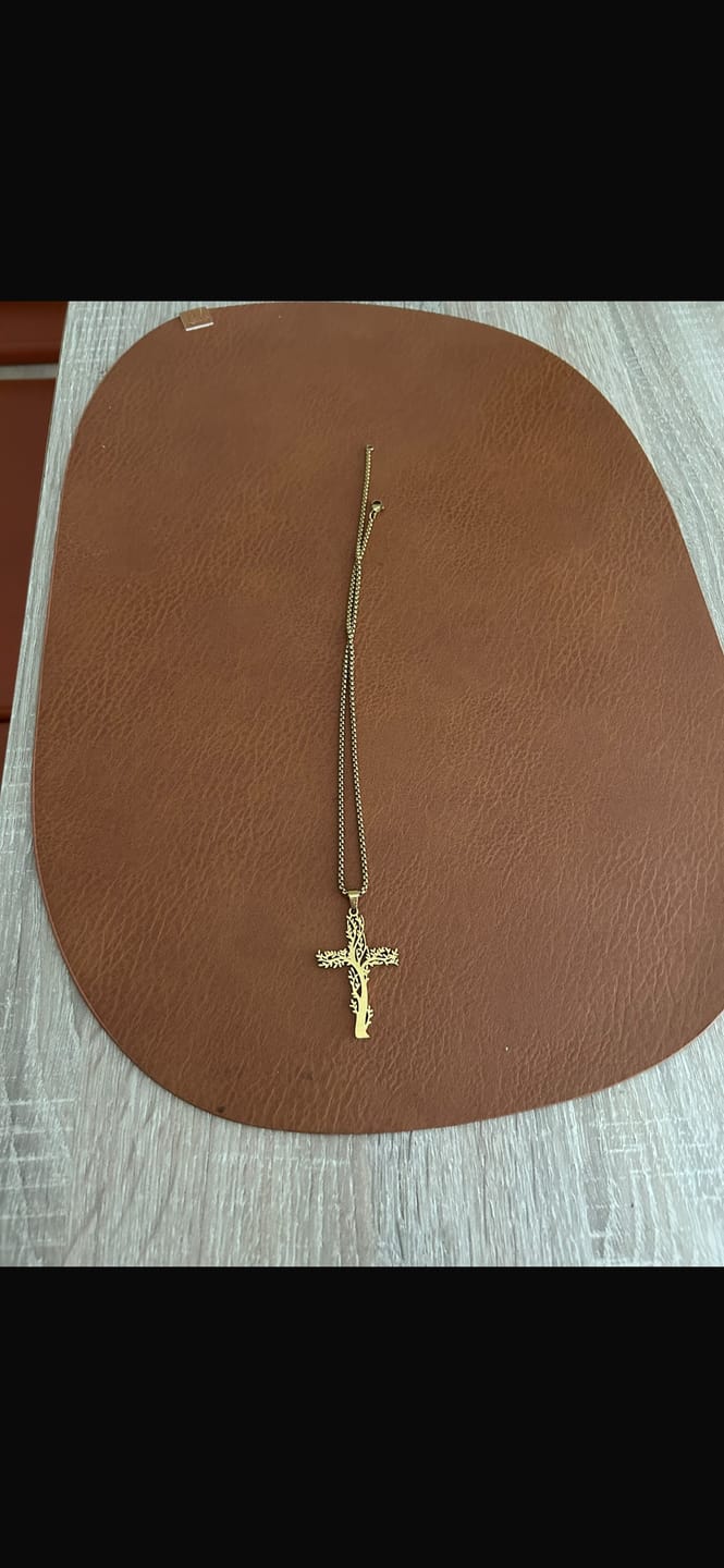 Customer photo review of Lebensbaum Halskette - Kreuz