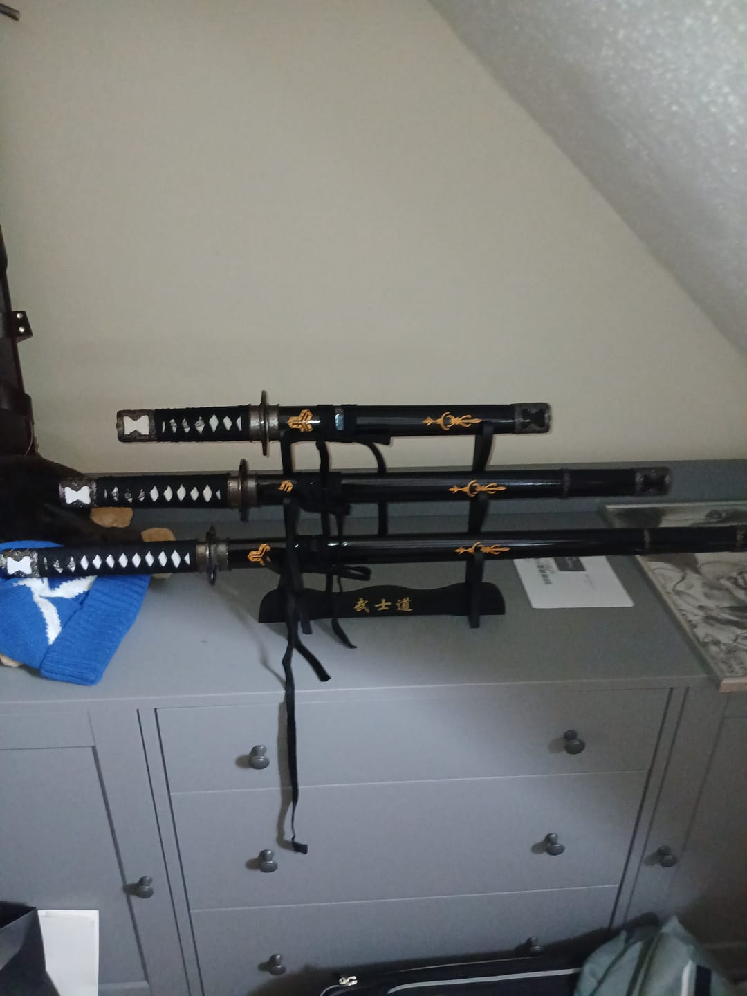 Customer photo review of Kill Bill - Hattori Hanzo Triple Set Display Katana (Straight Blade)