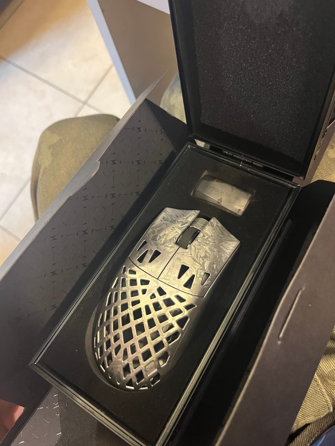 Customer photo review of ATK Blazing Sky Ghost Karbon Fiber Wireless Mouse