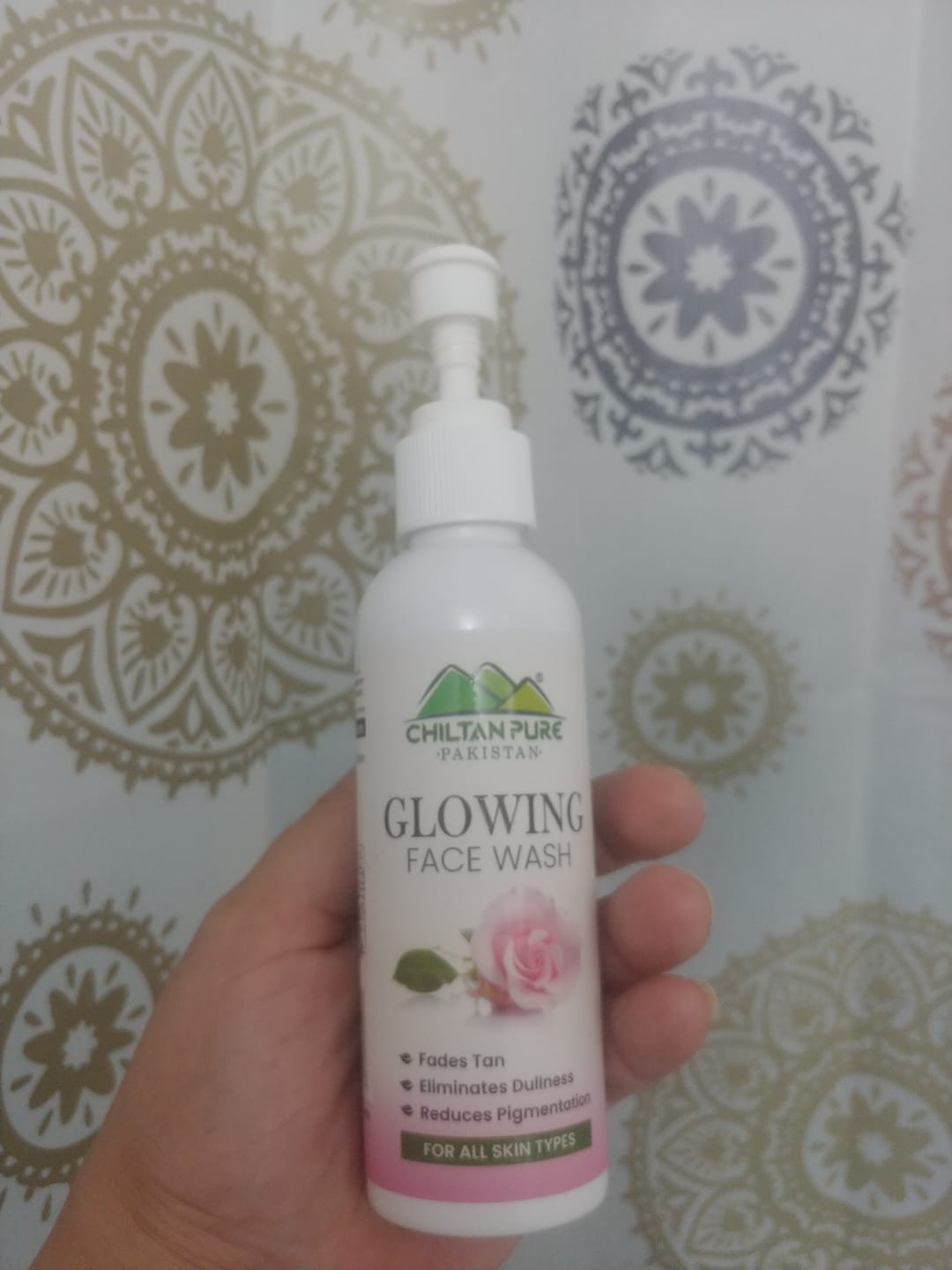 Customer photo review of Glowing Face Wash – Controls Excess Oil, Fades Tan, Clarifies Impurities & Reveals Glowing Complexion