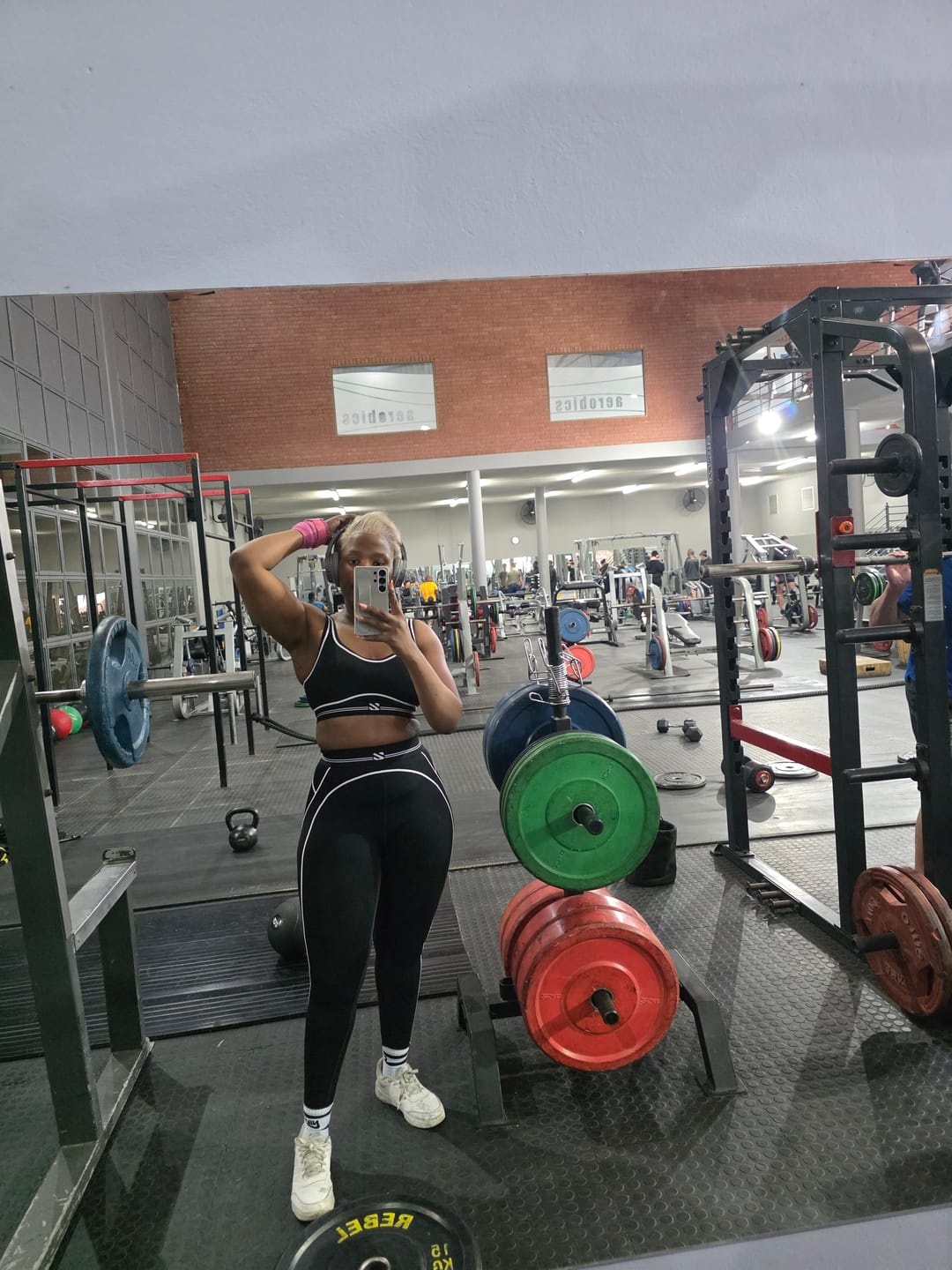 Customer photo review of Contrast Piping Gym Set for Women