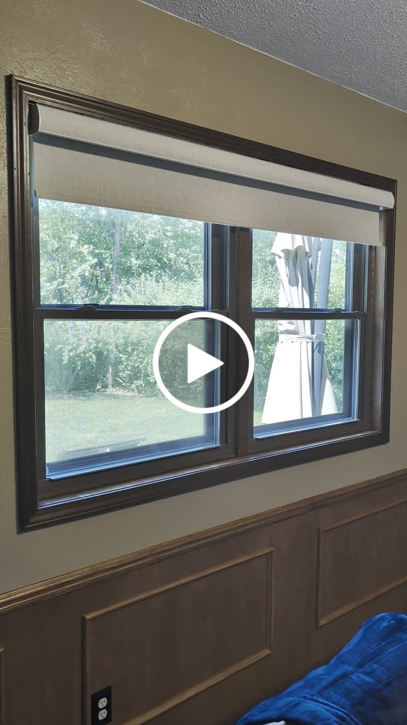 Customer video review of SmartWings Motorized Roller Shades 100% Blackout Linen
