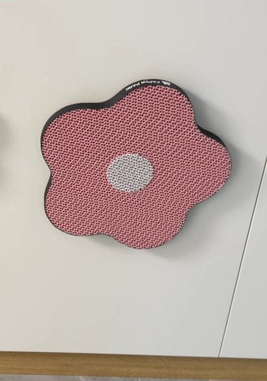 Customer photo review of Flower-Shaped, Connectable, Non-Shedding Plant Pulp Cat Scratching Pad