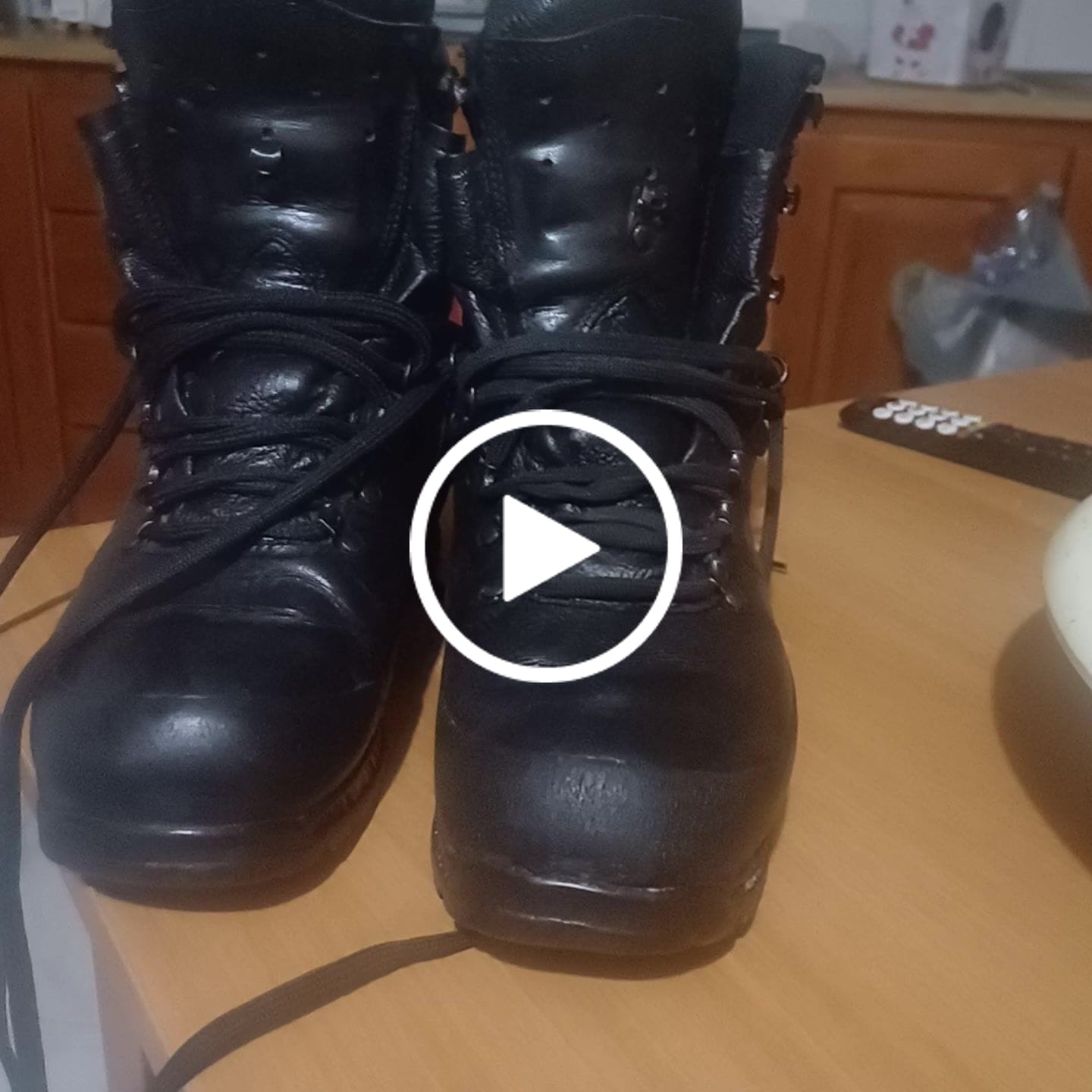 Customer video review of Scarponi Esercito Tedesco Rigenerati Meindl / Haix U132 in Vera Pelle Gore-Tex
