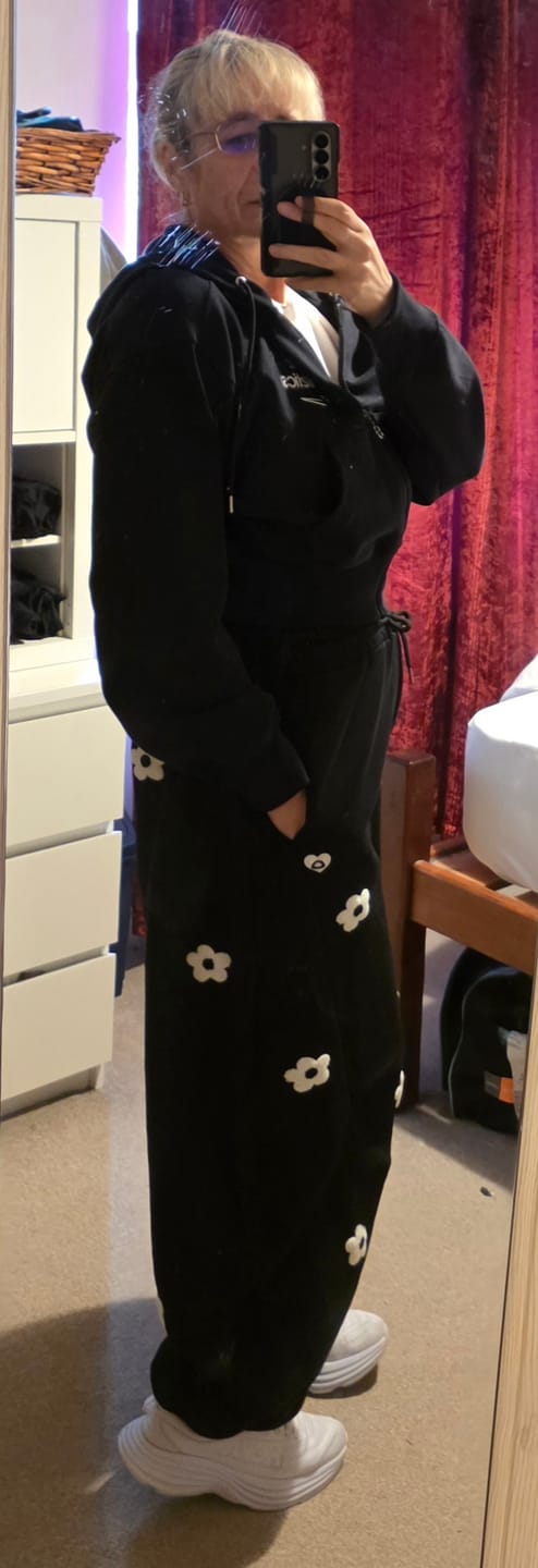 Customer photo review of Aelfric Eden Floral Embroidery Baggy Barrel Sweatpants