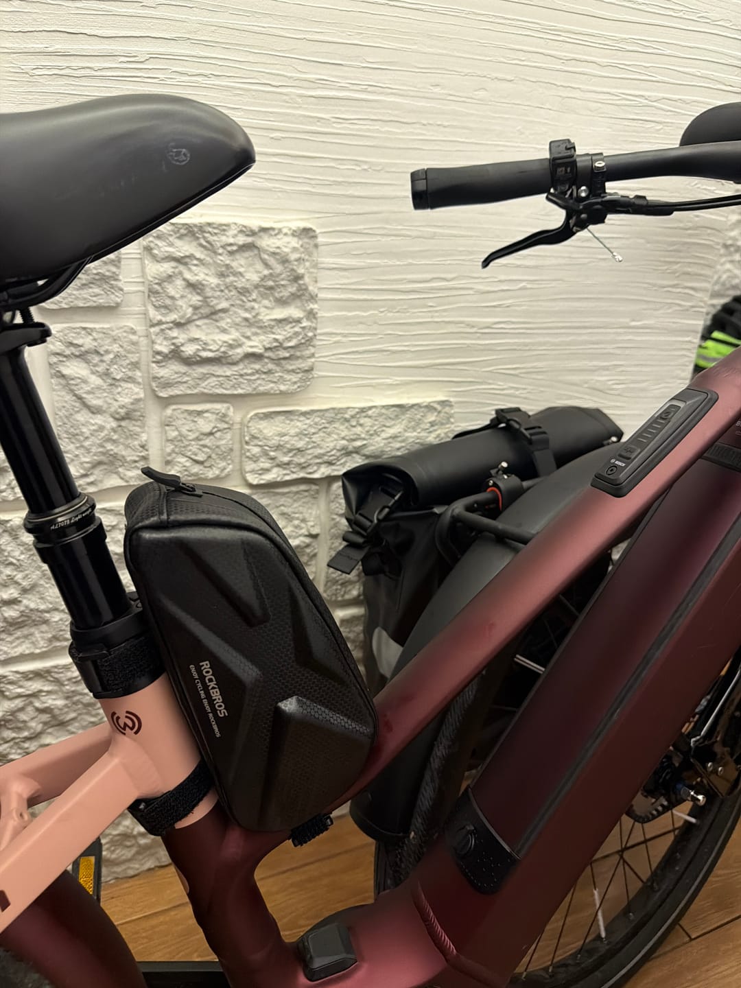 Customer photo review of Torba na Ramę Roweru 1,4L  Trwały i o Dużej Pojemności-076