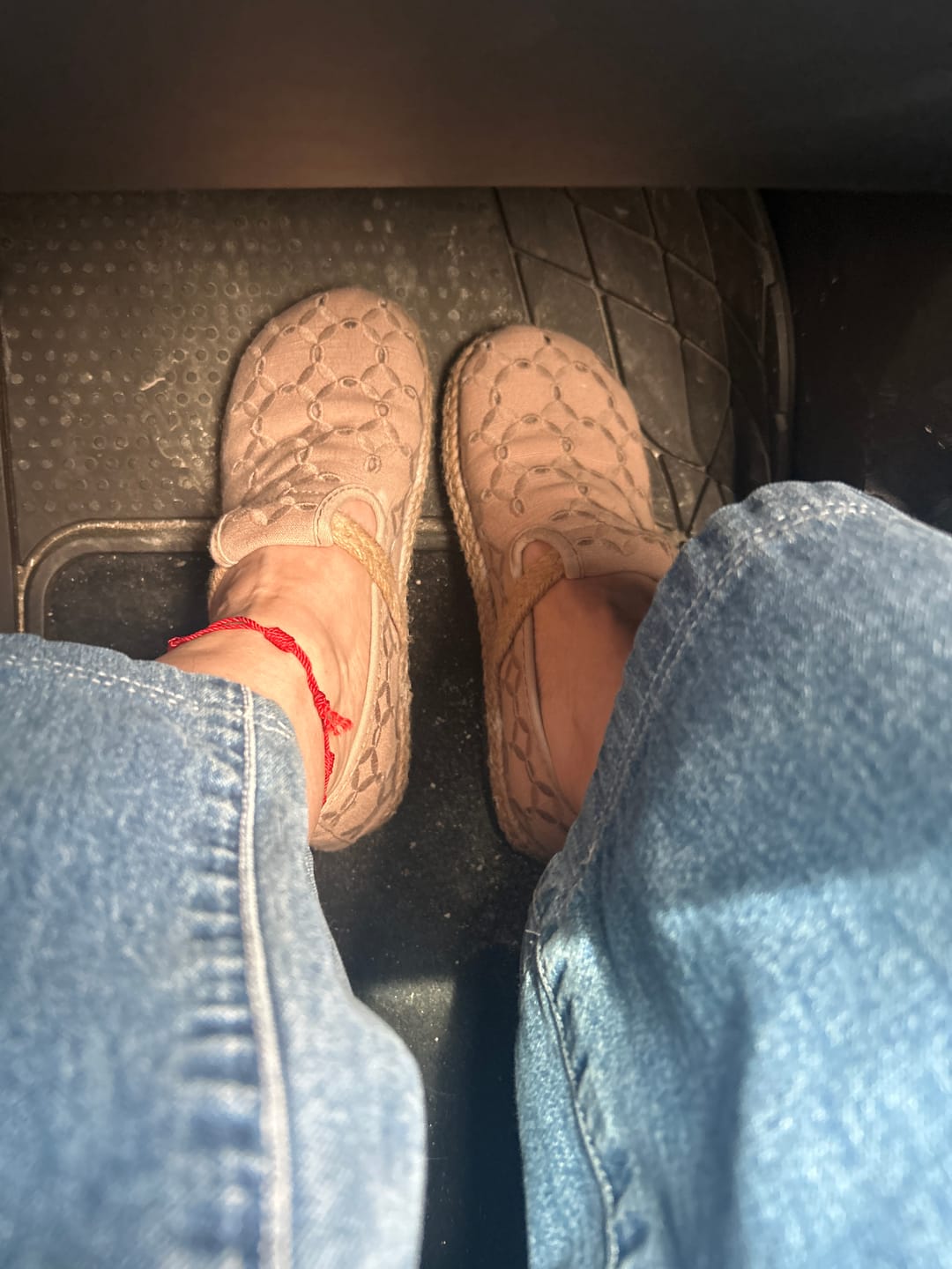 Customer photo review of Women Summer Casual Hollow Out Flat Cotton Shoes