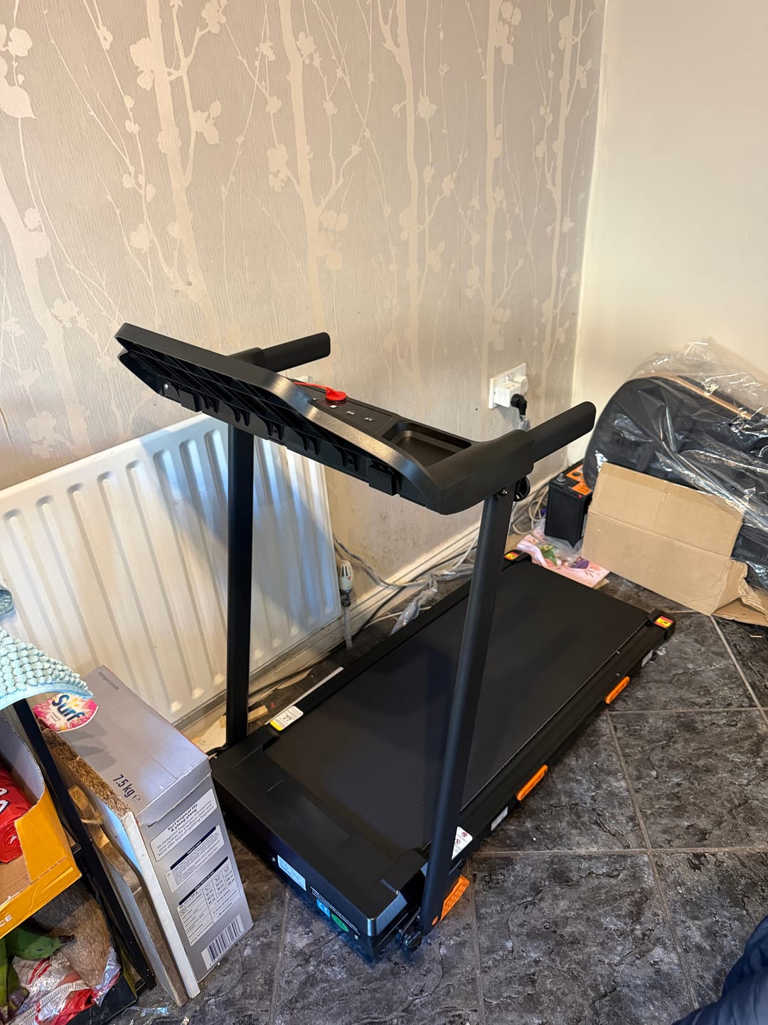 Customer photo review of Umay SF20 Foldable Treadmill with Wider Three Screen & Holder, 15% Incline & MAX 12KM/H (New Upgrade)