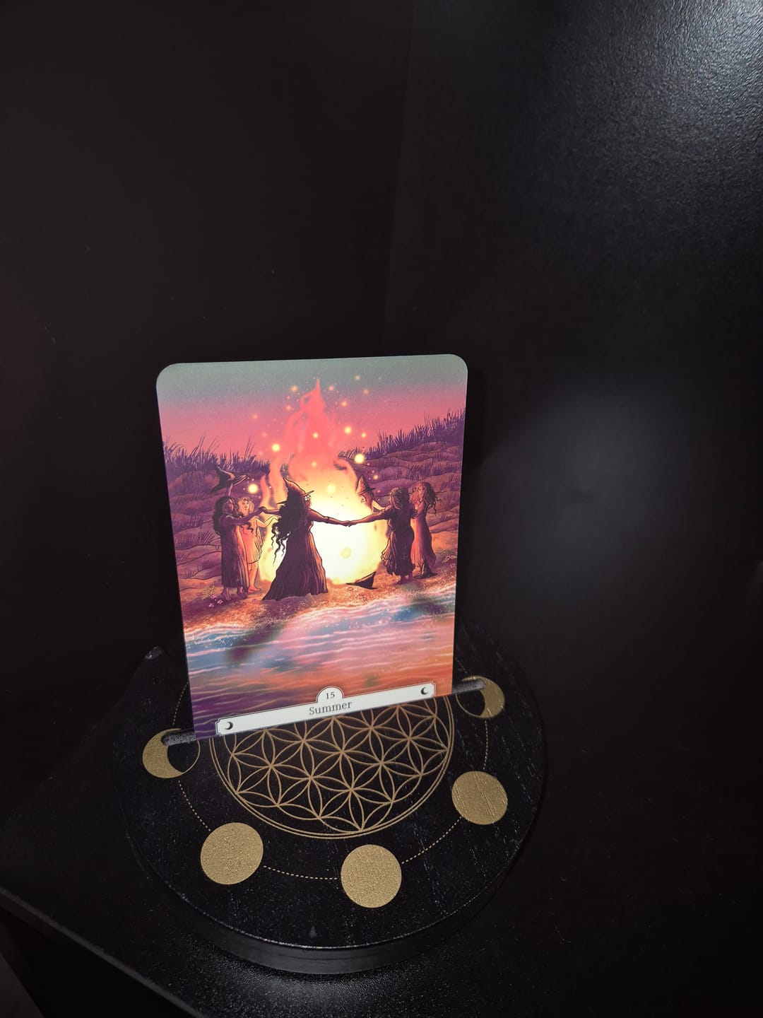 Customer photo review of Halbmond Tarot Kartenständer – Flower of Life Deko für tägliche Rituale
