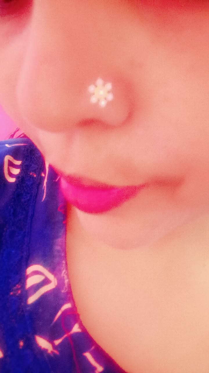 Customer photo review of Radiant Halo Screw Nose Pin
