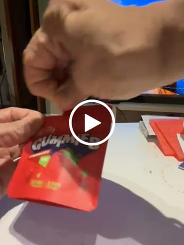 Customer video review of ROLLZ THC Gummy Bears – Strawberry | 10mg per piece